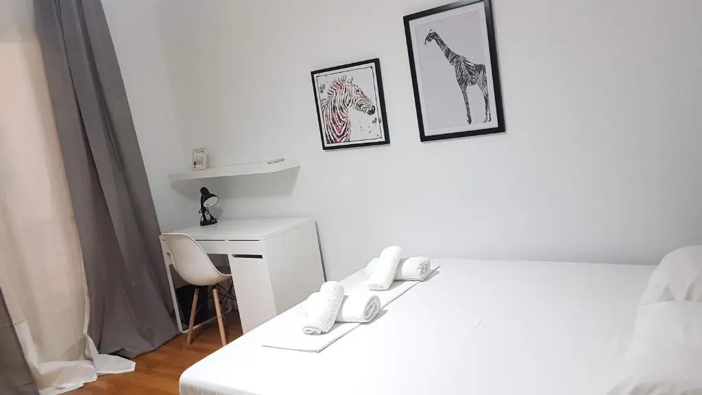 Olive Apartment- Athens Center, 4 BD, 1.5 BATH
