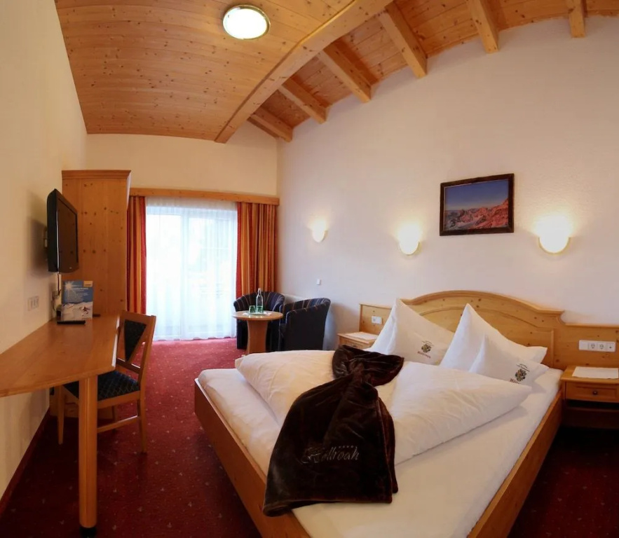 Hotel Höllroah