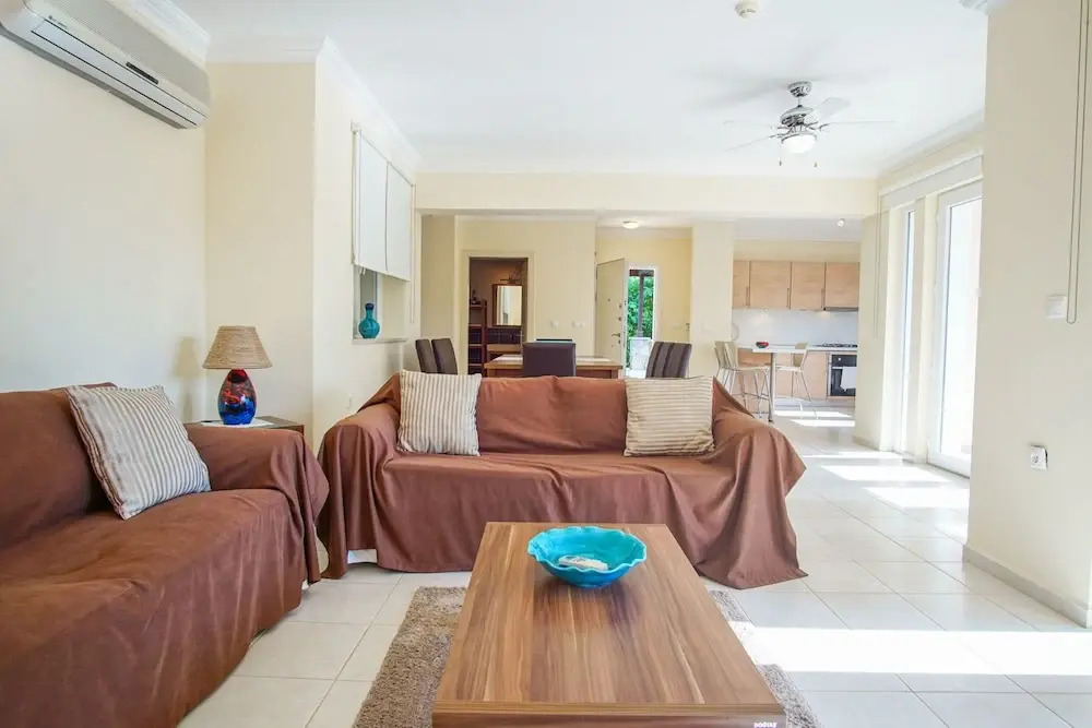 Larmos Villa