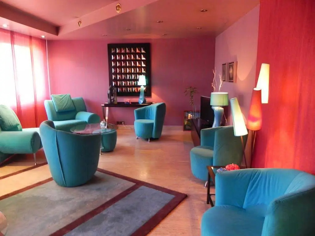 Louis Hotel