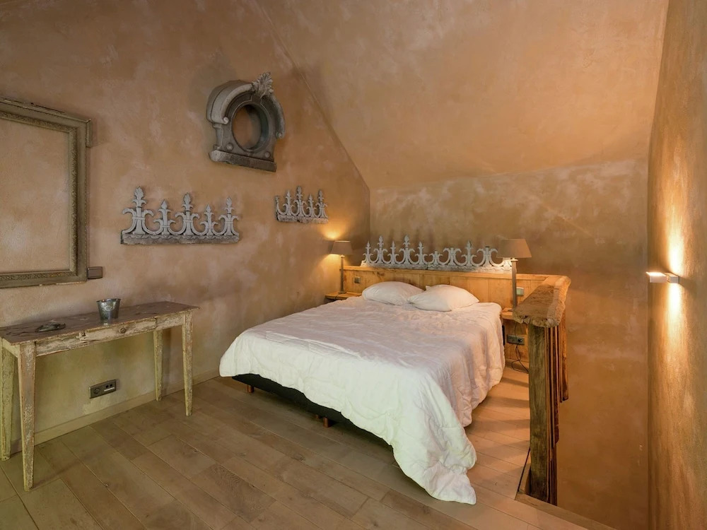 Magnificent Manor in Vresse-Sur-Semois with Sauna