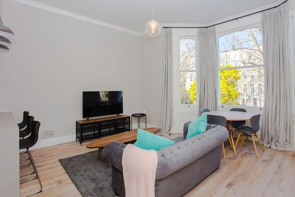 Modern & Spacious 1 Bedroom Apartment in London