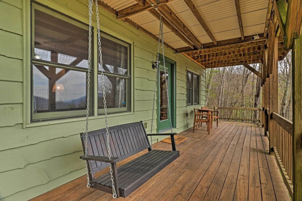 Serene 'mountain Mist' Retreat w/ Deck & Hot Tub!