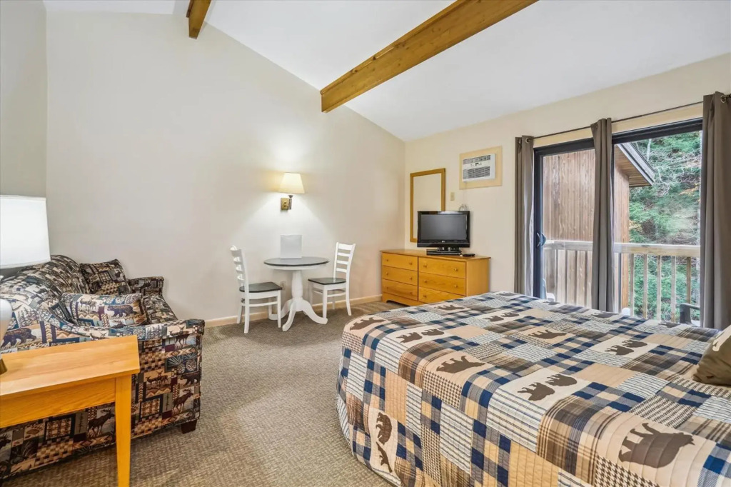 Deluxe Two Bedroom Suite on 2nd floor with outdoor heated pool 20708