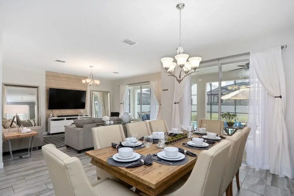 Luxury 6 bedroom home