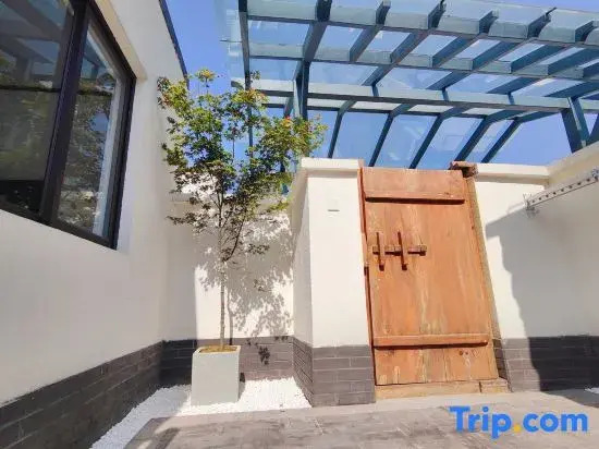 March Li Dali Small Courtyard Holiday Villa