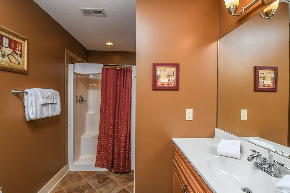 Breathe Easy 5 Bedroom Townhome