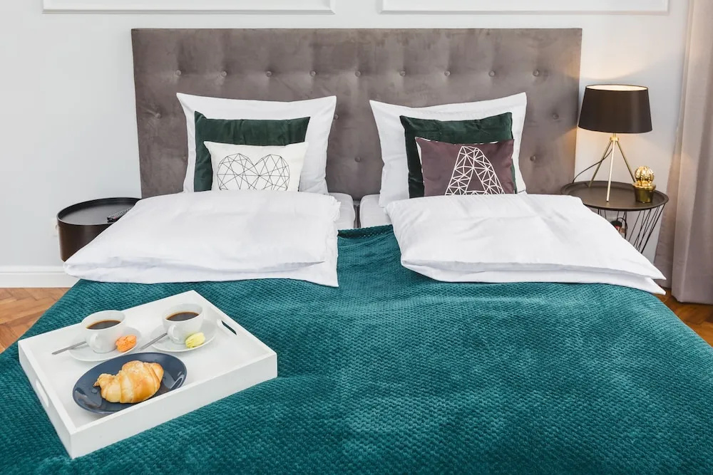 Travelers Best Choice - Old Town Guesthouse - by Upstairs