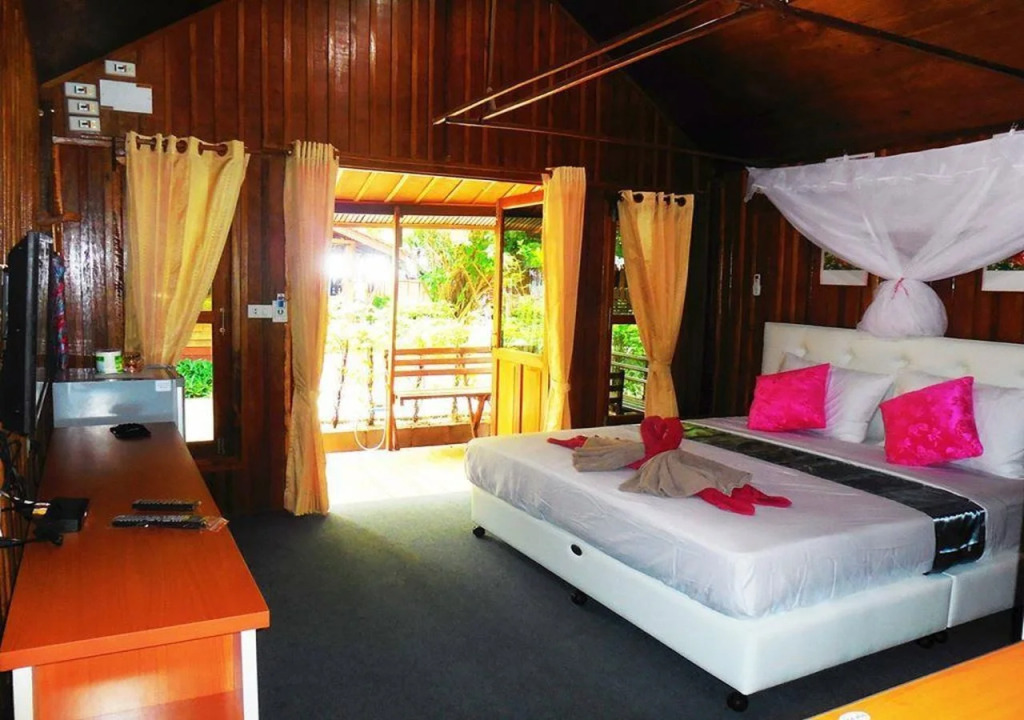 Zanom Sunrise Beach Resort