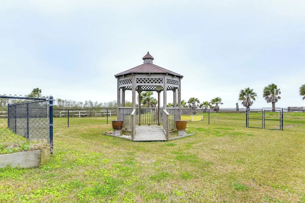Walk to Beach! Bayfront Coastal Gem in Gilchrist