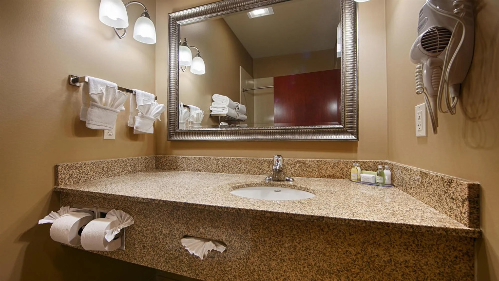 Best Western Golden Prairie Inn and Suites