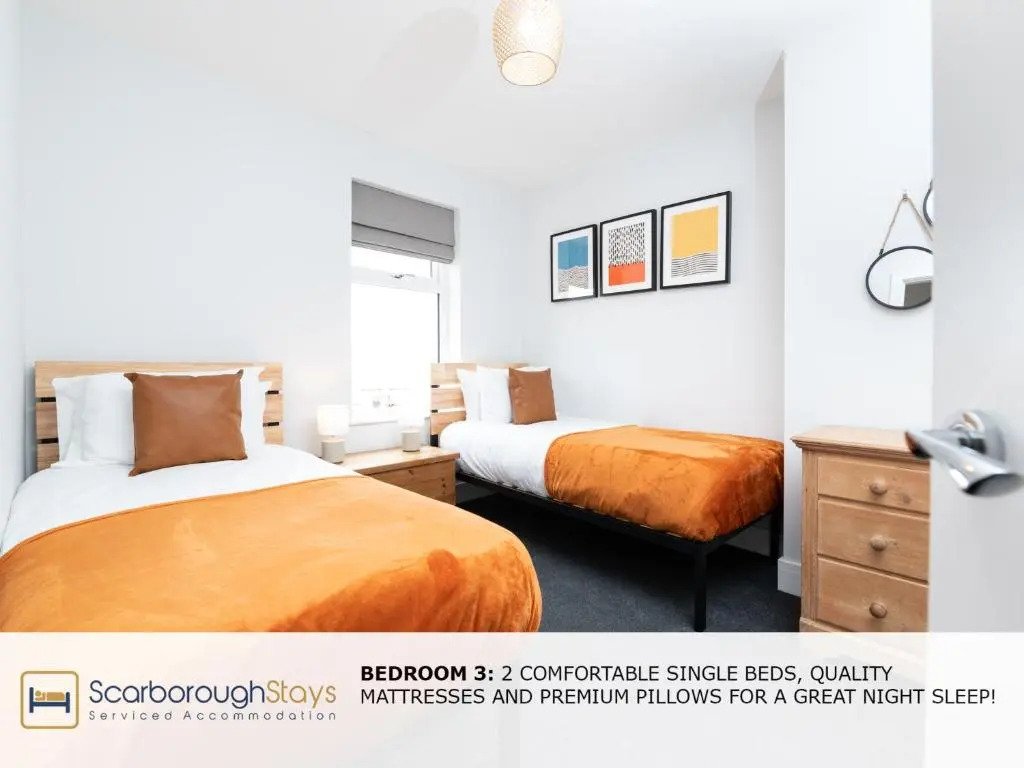 Scarborough Stays - Trafalgar Lodge - 4 bedroomed house - Free Parking