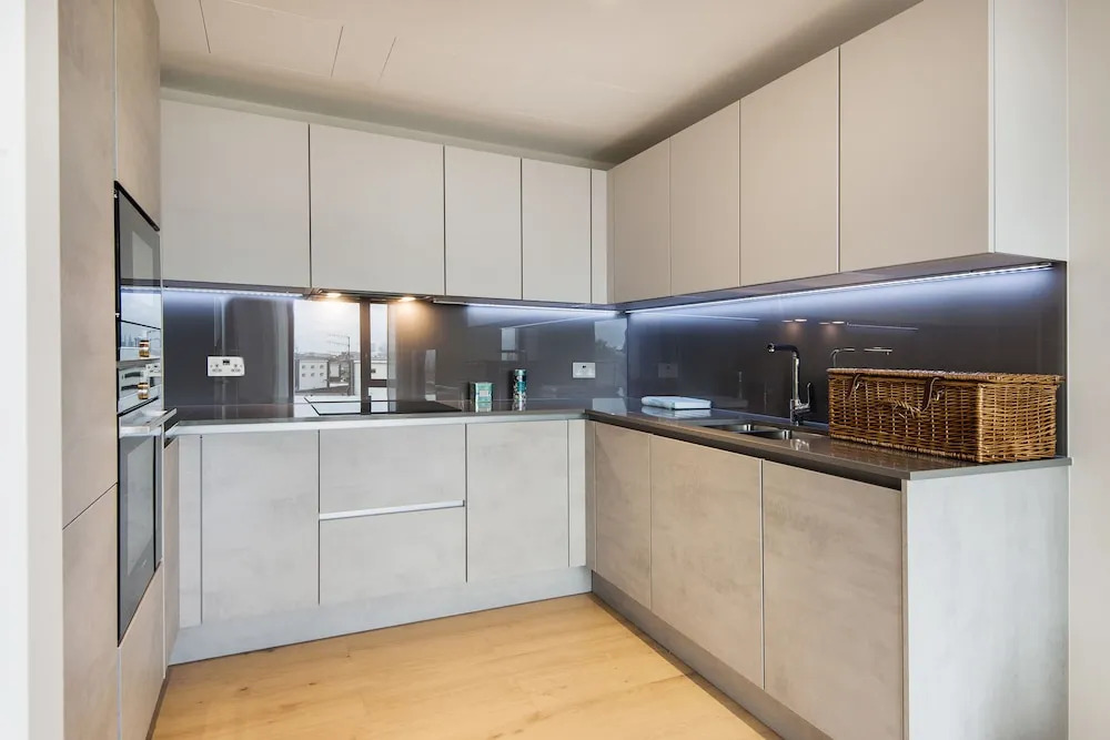 Contemporary Victoria Home by the River Thames