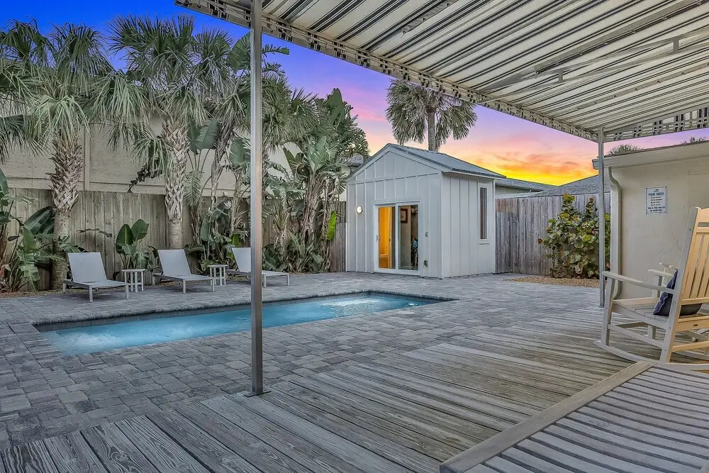Bright 1940s Beach Cottage With Cabana Plus Private Pool