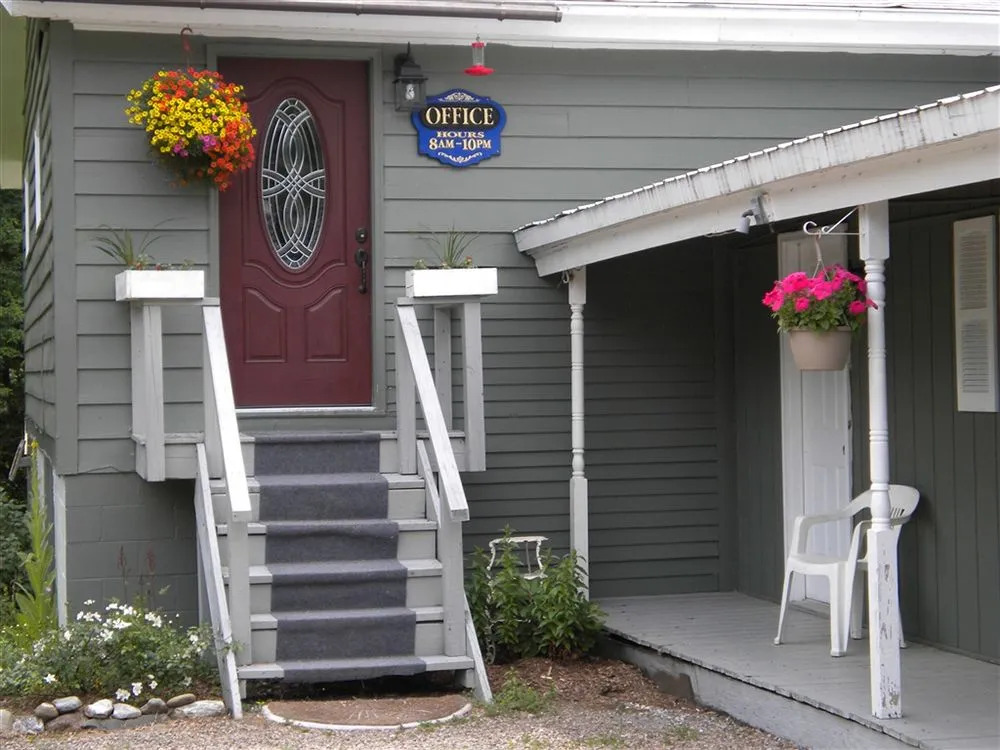 Bears Lair Inn