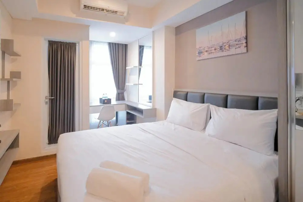 Compact And Comfortable Living Studio At Grand Sungkono Lagoon Apartment