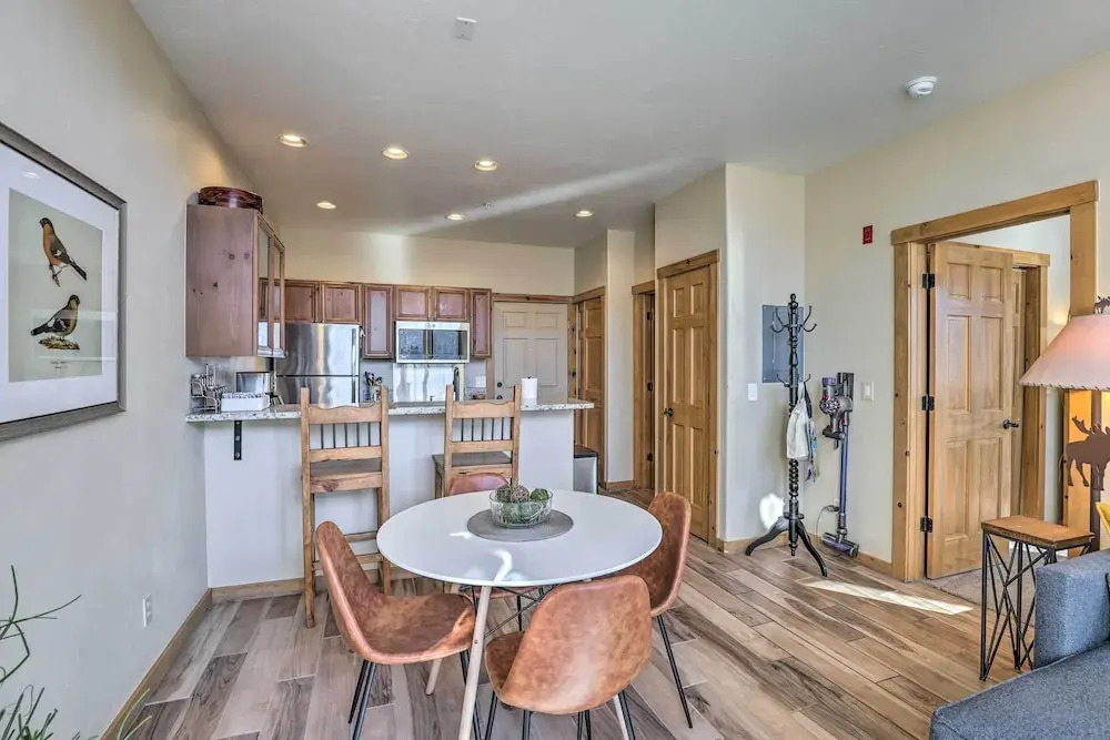 Frisco Condo w/ Balcony: 7 Mi to Copper Mountain!