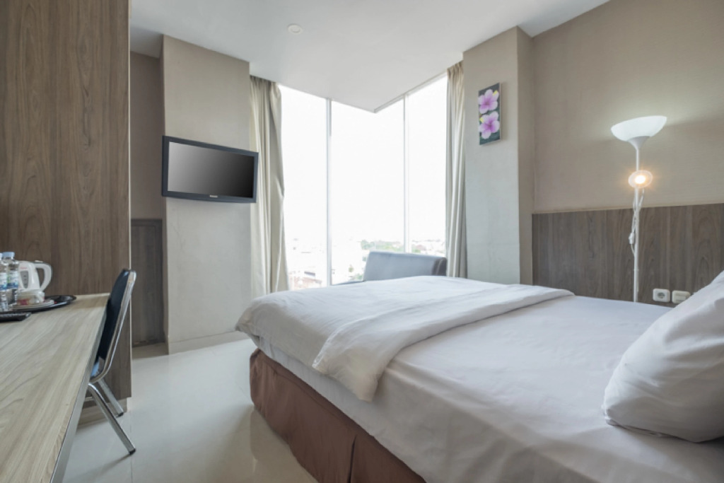 Sans Hotel Lynt Makassar