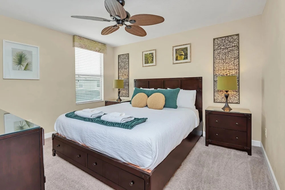 Warm and Inviting Family Villa! Themed Rooms, Movie Room and Upstairs Entertainment Loft