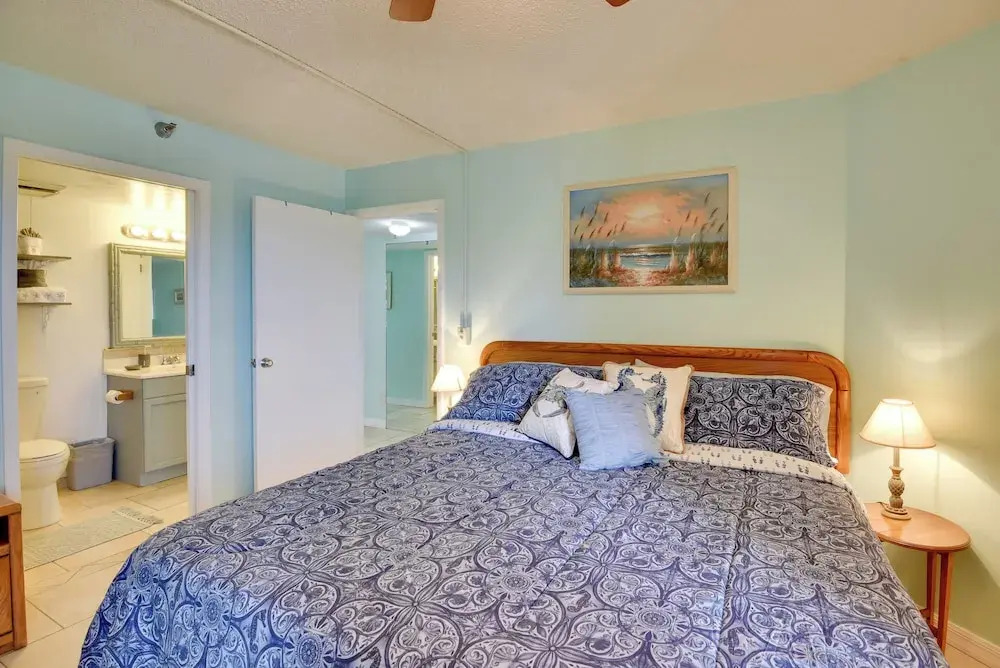 Ocean-view Condo w/ Balcony on Daytona Beach!