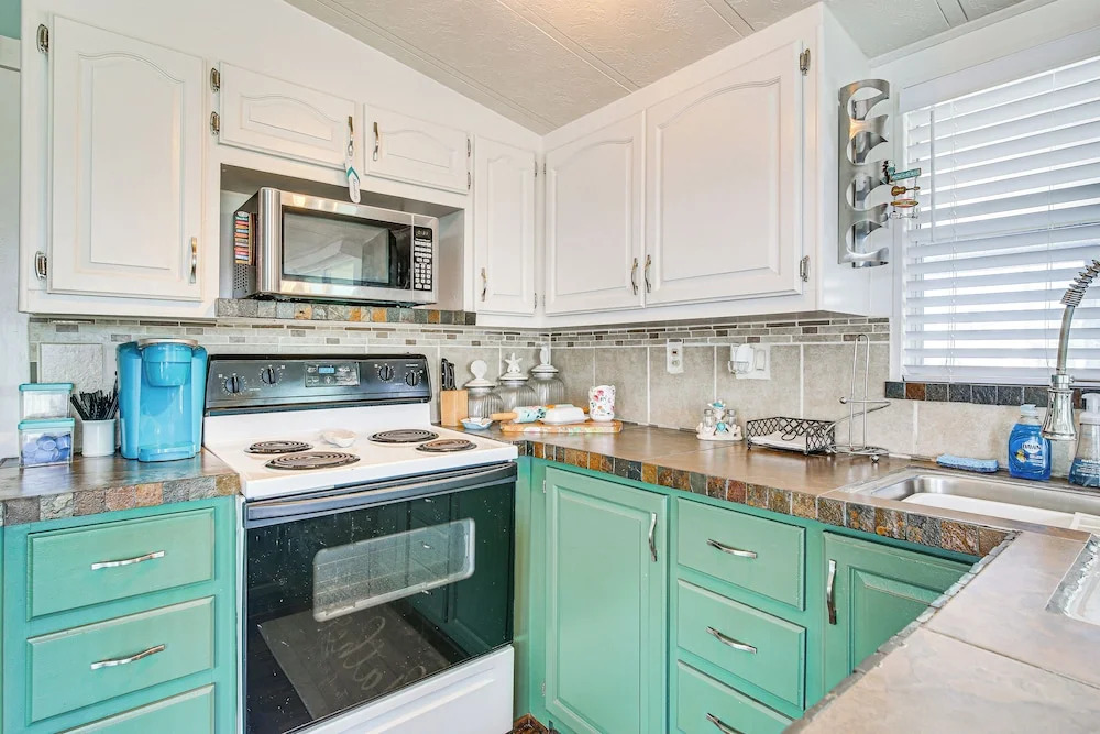 Resort-style Perks & Deck at Port Isabel Home!