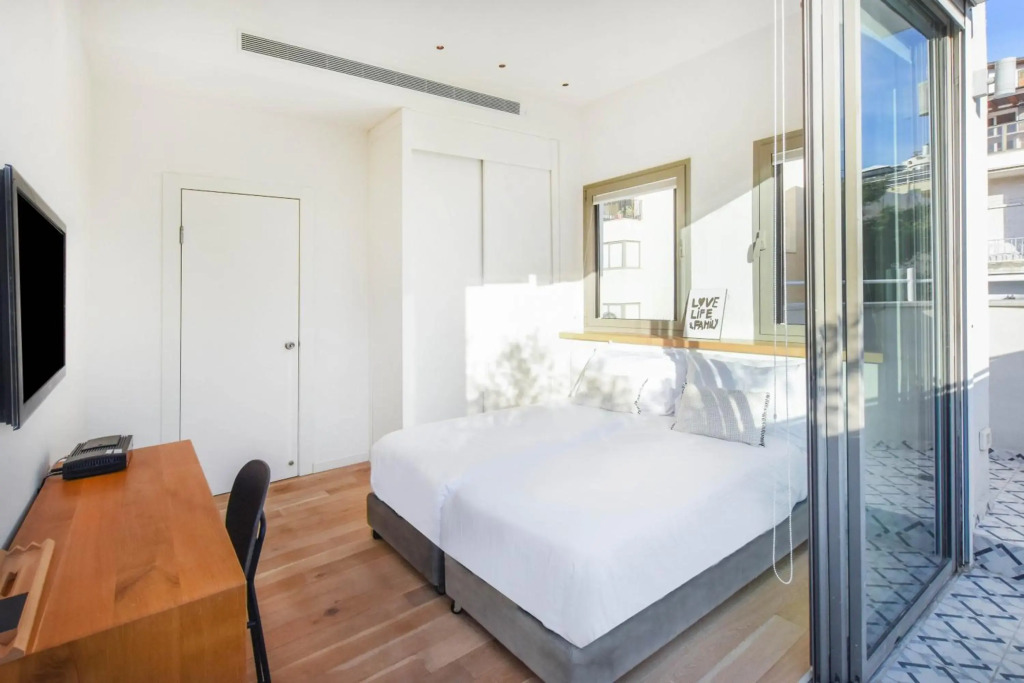 Authentic 3BR Penthouse in Ben Gurion by HolyGuest