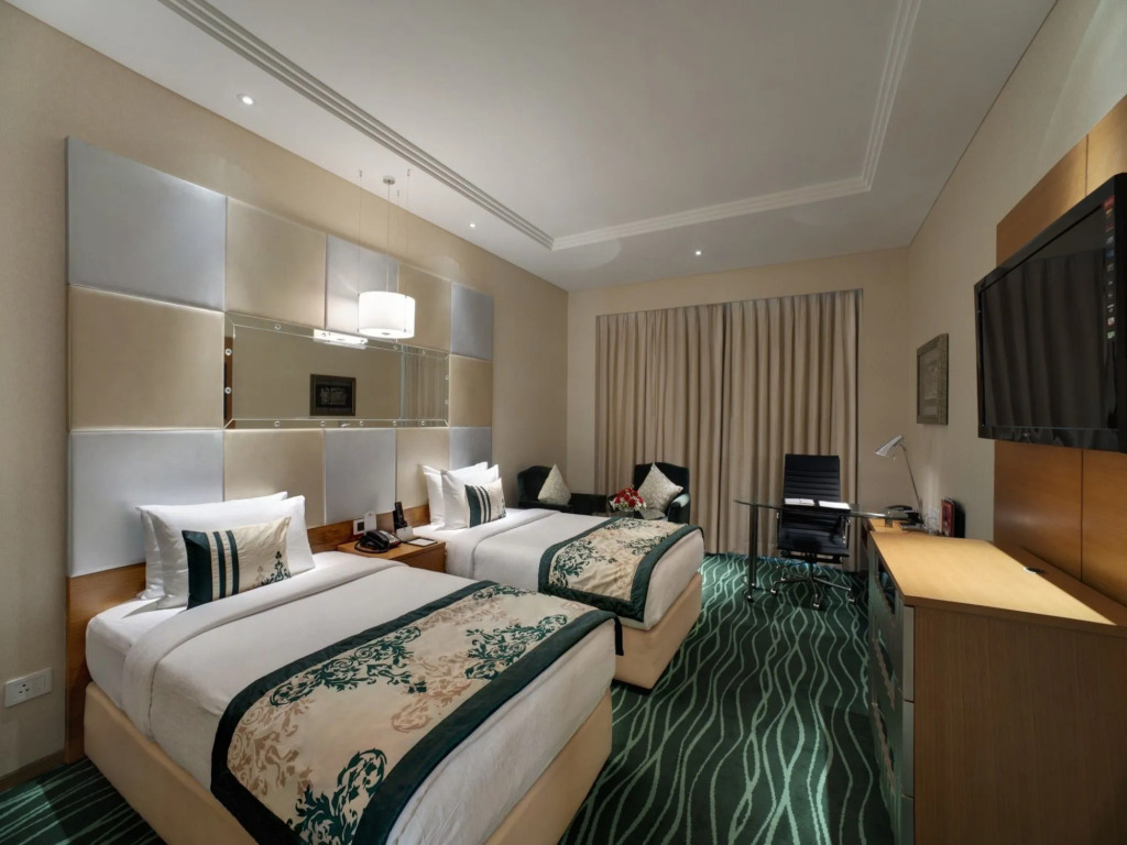 Le Meridien, Surat