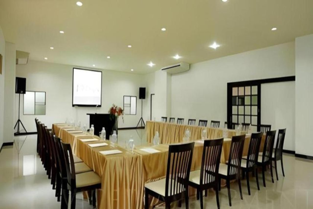 J - Town Serviced Apartments