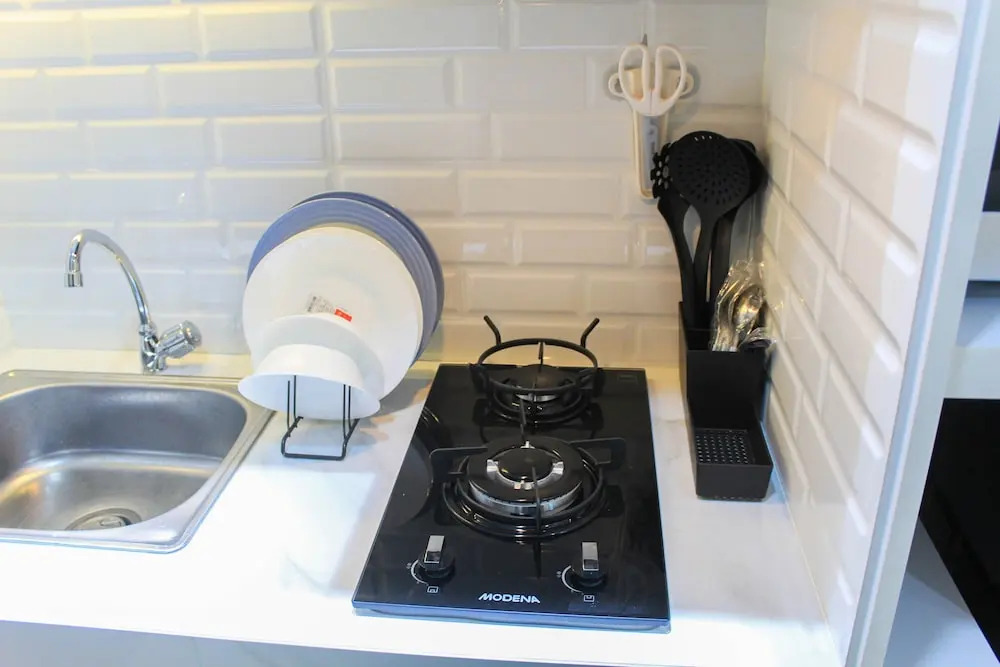 Best Homey Studio Apartment at B Residence By Travelio