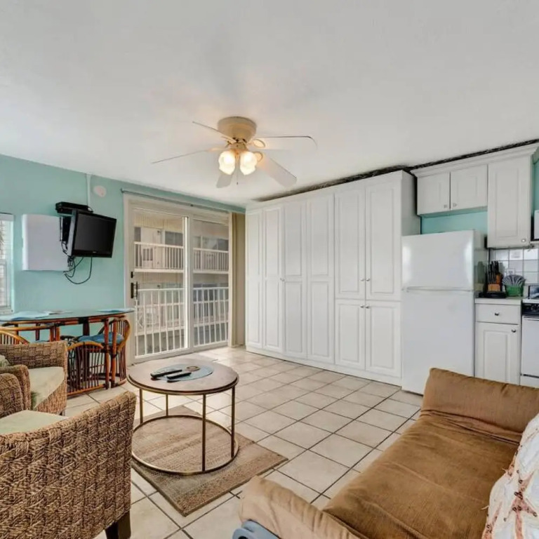 The Seashell Suite with Heated Pool and Walk to Beach