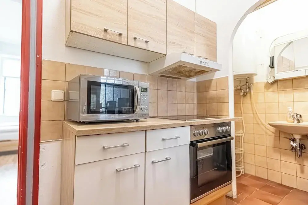 Simple 1BR Apt Long Stay Near Belvedere