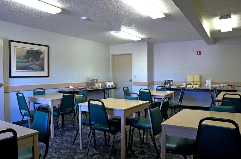 Rodeway Inn & Suites