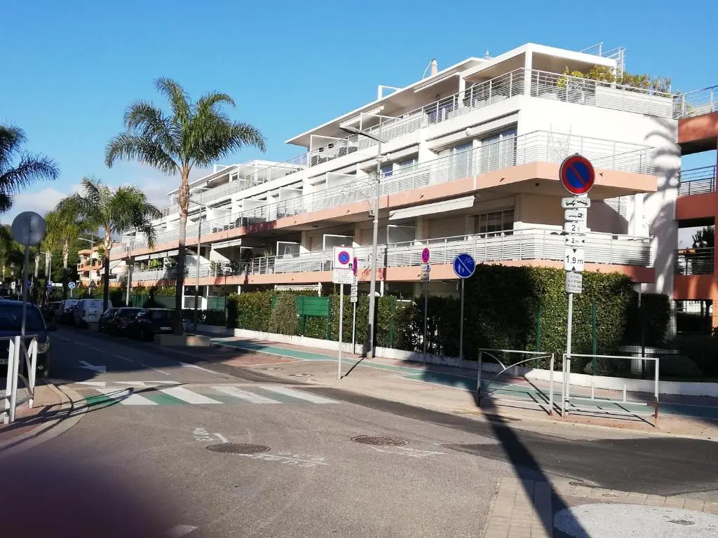 Appartement 2P et parking privé à 50m des plages.