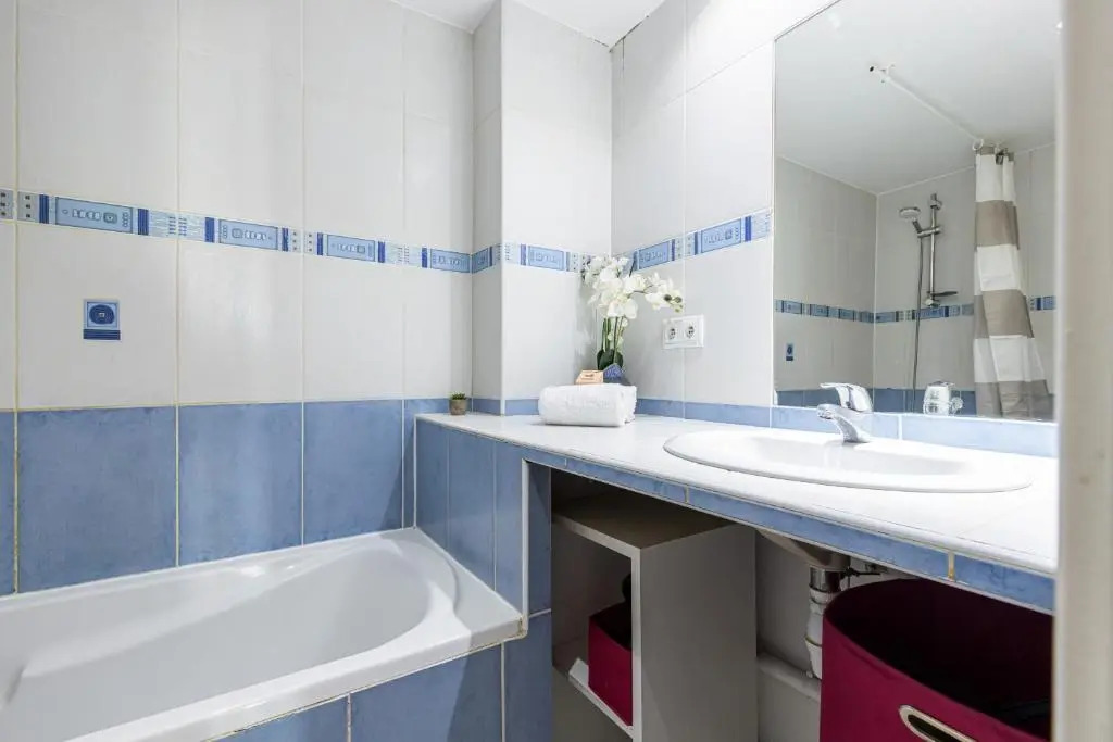 Large 3 Bdr Old Town - AC