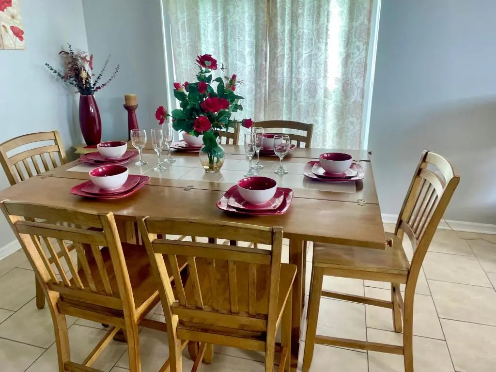 Fabulous 4 Bedrooms Villa 3 Bath with Private Pool 15 Min to Disney