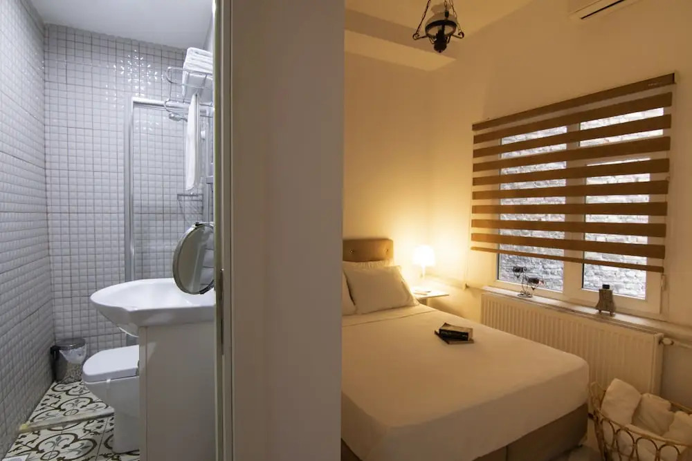 Guzi Rooms & Suites