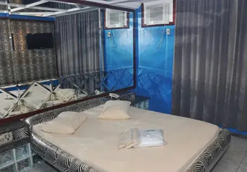 Motel Caricia (Только для взрослых)