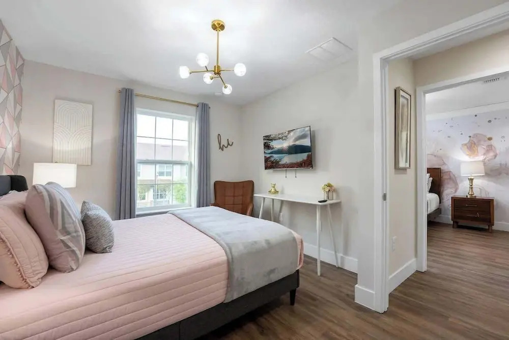 Beautiful 4BR Home w/ Modern Design