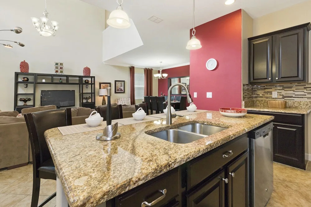 Paradise Palms - 2957 Beach Palm Avenue
