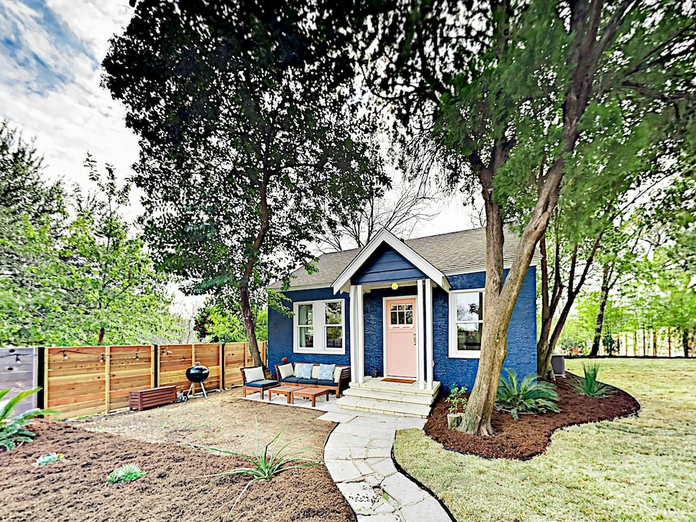 Travis Heights Bungalow - 2 Br Cottage