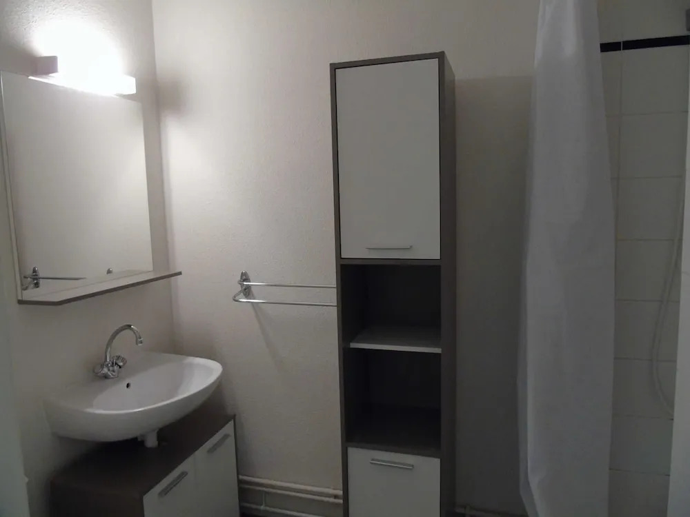 Lou Services Apartment J11 LSI 001