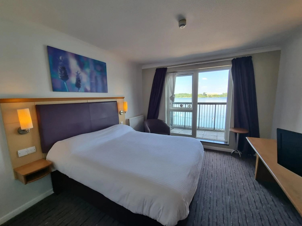 OYO Lakeside Willen Lake Milton Keynes