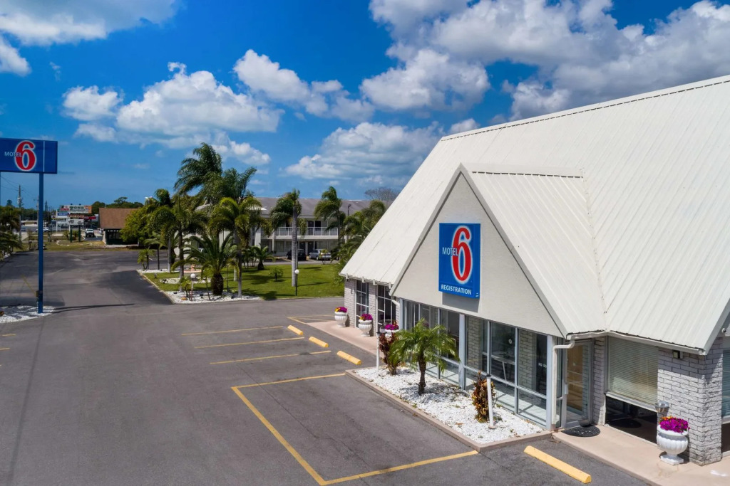 Motel 6 Englewood, FL