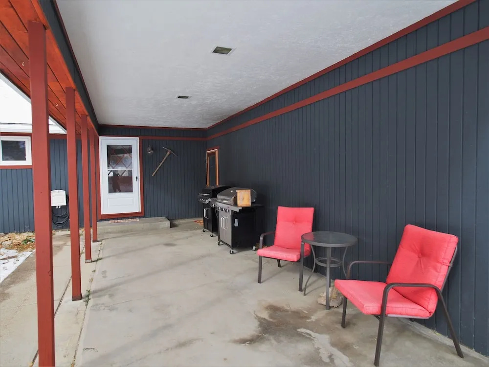 Rippling Waters- 4 Bedroom With hot tub on Chalk Creek 4 Bedrooms 2 Ba