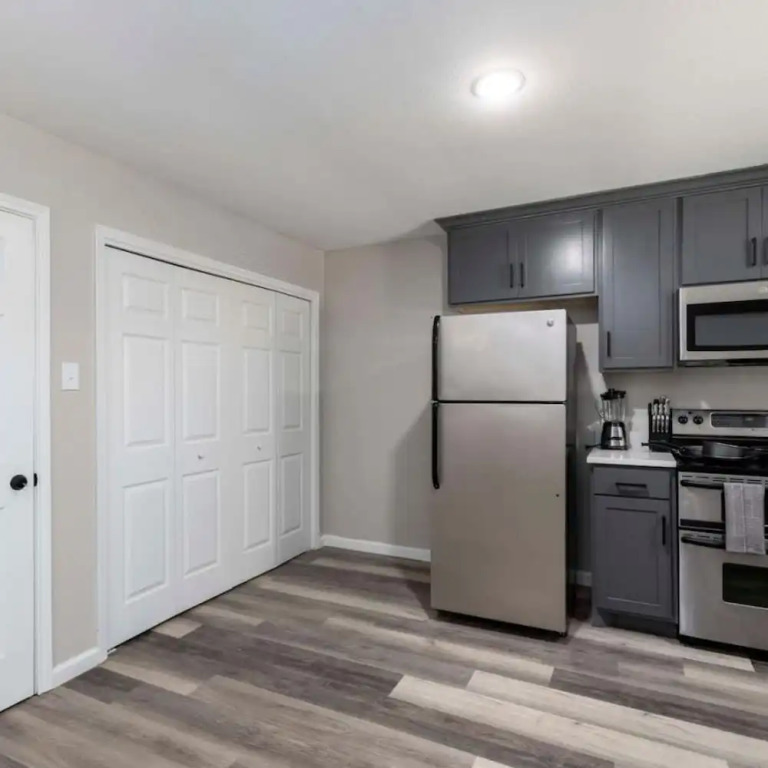 Lux Modern Getaway AT T Stadium Views King Bed