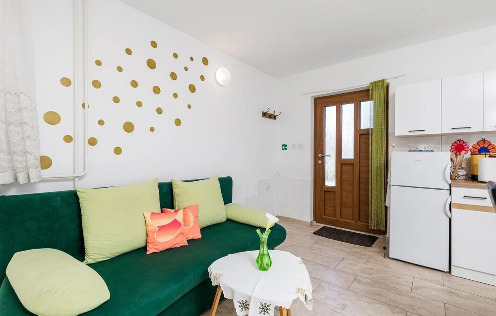 Beautiful Apartment in Mali Losinj With Wifi