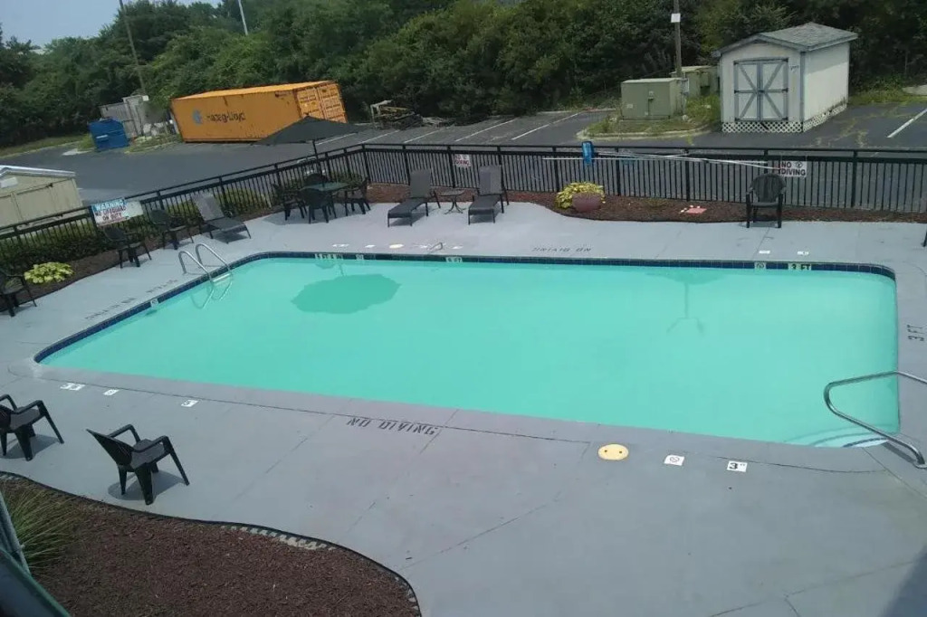 Clarion Pointe - Greensboro Coliseum Area