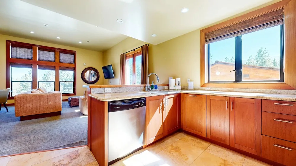 Gorgeous Condo at Obsidian Clubhouse Downstairs