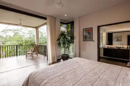 Villa Naga Putih