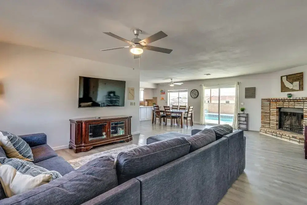2 Mi to Lake Havasu: Pet-friendly Home